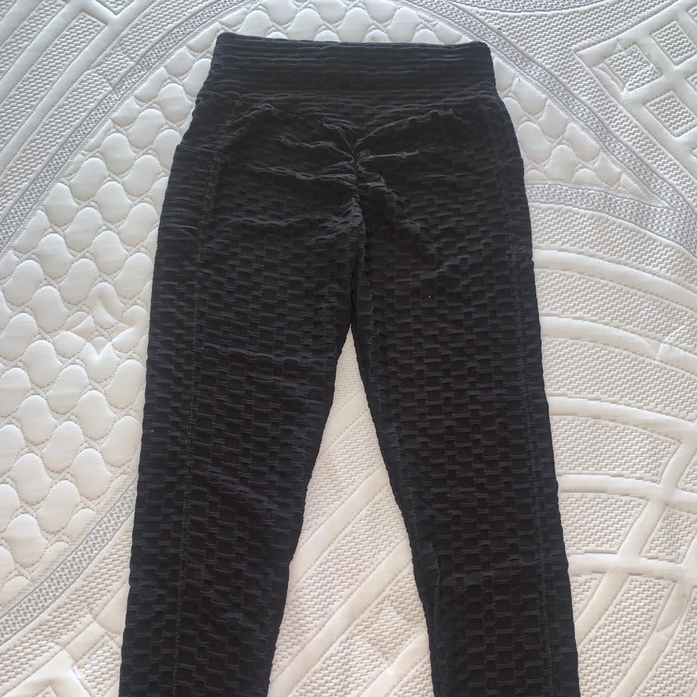 Tic tic scrunch booty leggings